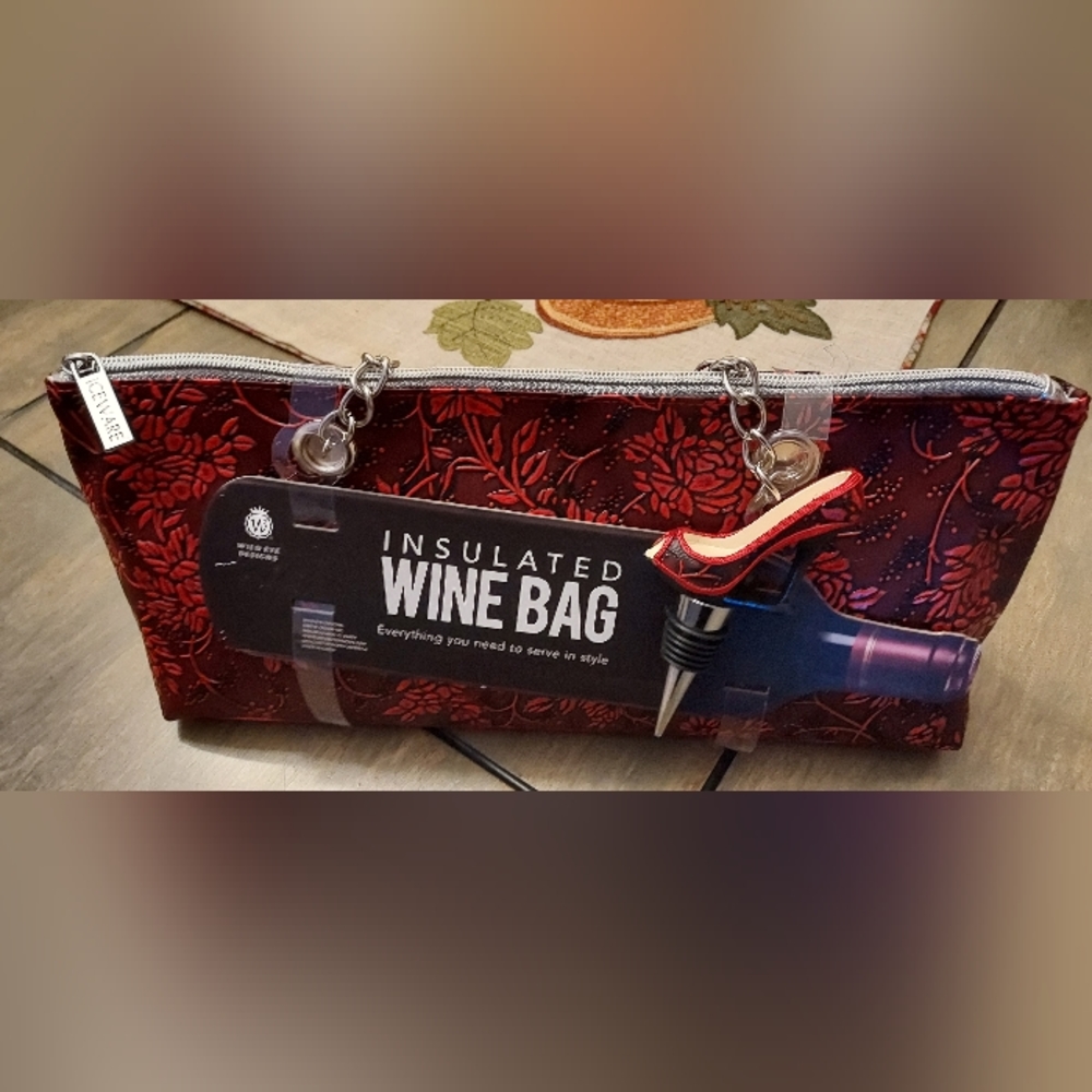 Insulated wine bag with stopper